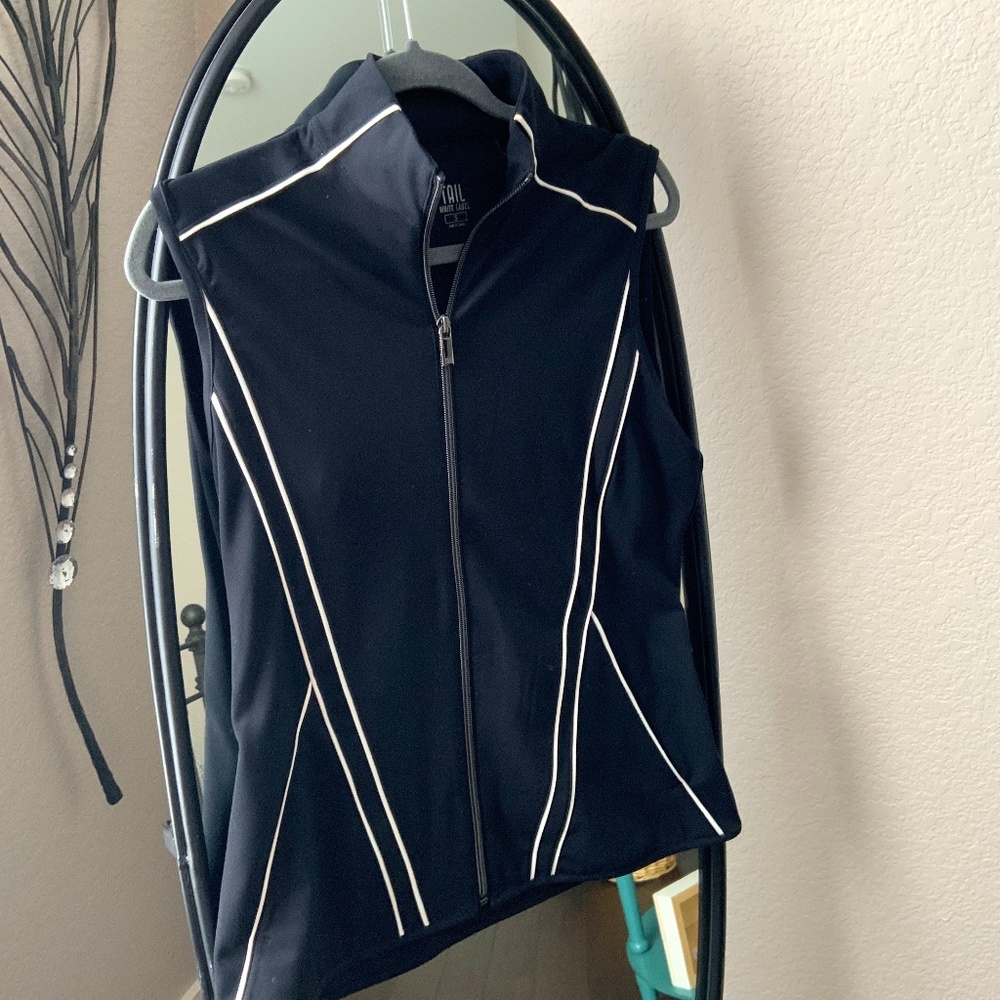 Tail  Golf vest  size small